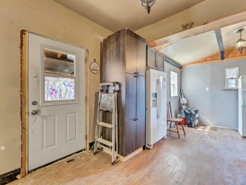 45 Walsh Street, Irvine, AB - Indoor Photo Showing Other Room