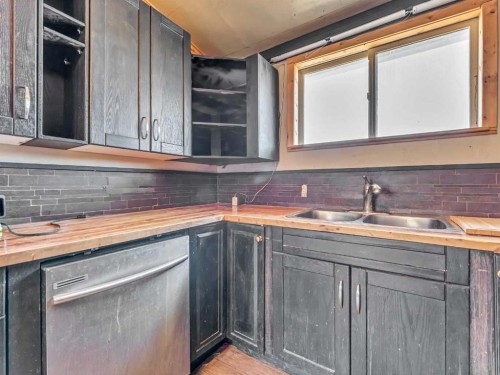 45 Walsh Street, Irvine, AB - Indoor Photo Showing Kitchen With Double Sink