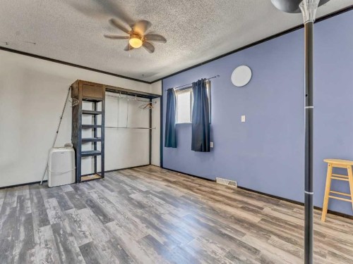 45 Walsh Street, Irvine, AB - Indoor Photo Showing Other Room
