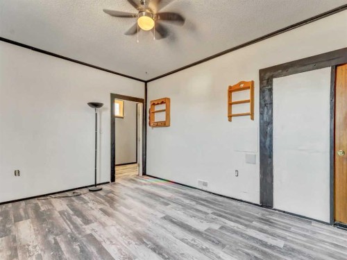45 Walsh Street, Irvine, AB - Indoor Photo Showing Other Room