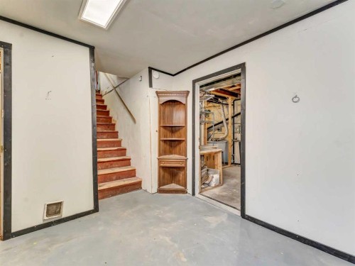 45 Walsh Street, Irvine, AB - Indoor Photo Showing Other Room