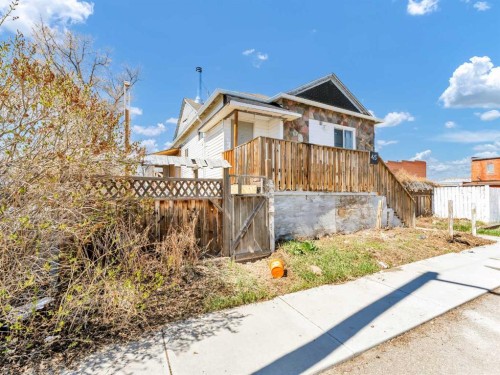 45 Walsh Street, Irvine, AB - Outdoor
