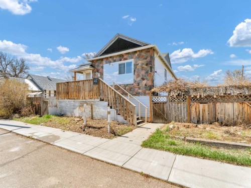 45 Walsh Street, Irvine, AB - Outdoor