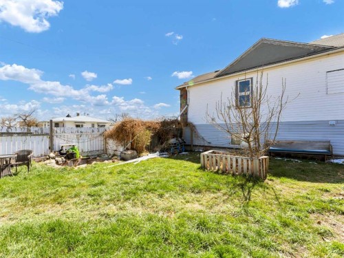 45 Walsh Street, Irvine, AB - Outdoor