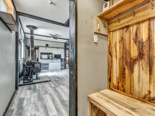 45 Walsh Street, Irvine, AB - Indoor Photo Showing Other Room