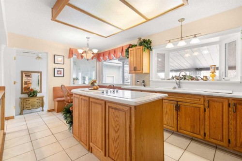 334 5 Street Se, Redcliff, AB - Indoor Photo Showing Kitchen