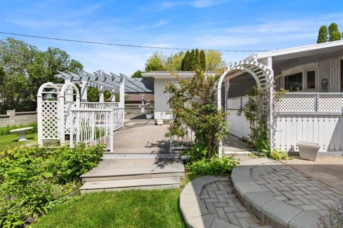 334 5 Street Se, Redcliff, AB - Outdoor