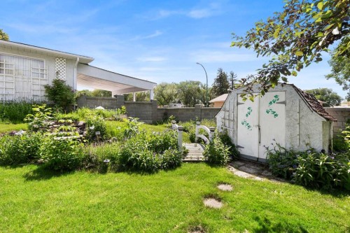 334 5 Street Se, Redcliff, AB - Outdoor