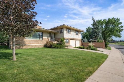 1119 Bullivant Crescent SW Medicine Hat, AB T1A 5G8