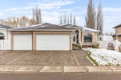 14 Cottonwood Court SWMedicine Hat, AB T1B 4R5