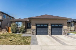 220 Ranchman Crescent NEMedicine Hat, AB T1C 0E5