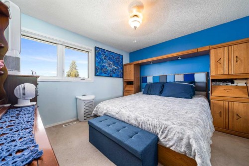 10 Rossmere Place Se, Medicine Hat, AB - Indoor Photo Showing Bedroom