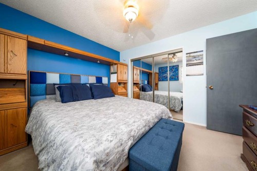 10 Rossmere Place Se, Medicine Hat, AB - Indoor Photo Showing Bedroom