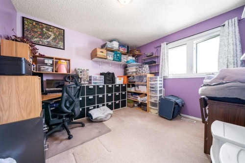 10 Rossmere Place Se, Medicine Hat, AB - Indoor Photo Showing Office