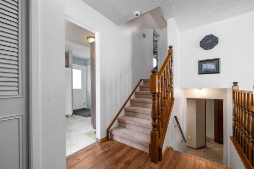 10 Rossmere Place Se, Medicine Hat, AB - Indoor Photo Showing Other Room