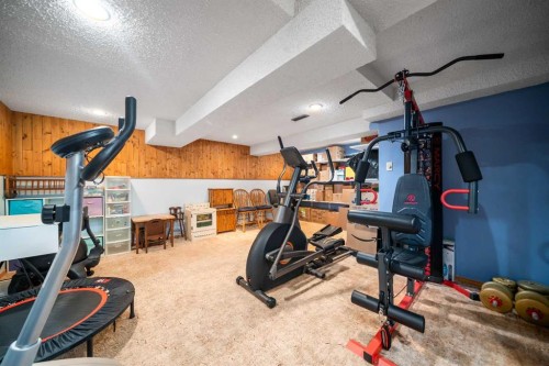 10 Rossmere Place Se, Medicine Hat, AB - Indoor Photo Showing Gym Room