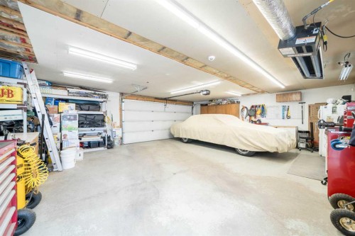 10 Rossmere Place Se, Medicine Hat, AB - Indoor Photo Showing Garage