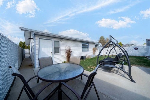 10 Rossmere Place Se, Medicine Hat, AB - Outdoor With Deck Patio Veranda