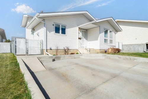 10 Rossmere Place Se, Medicine Hat, AB - Outdoor