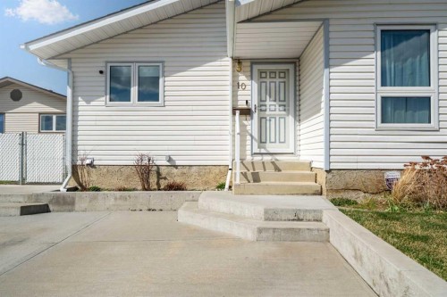 10 Rossmere Place Se, Medicine Hat, AB - Outdoor With Exterior