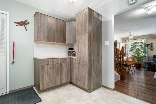 10 Rossmere Place Se, Medicine Hat, AB - Indoor Photo Showing Other Room