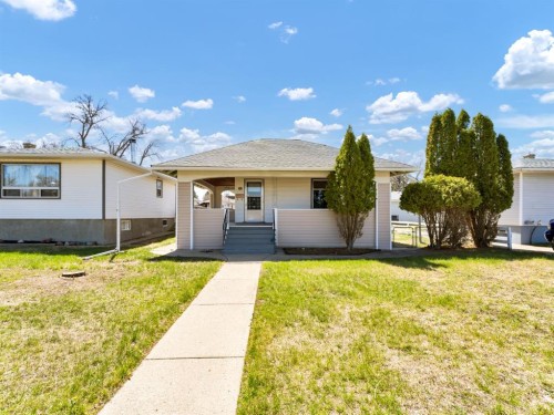 43 9 Street NE Medicine Hat, AB T1A 5R2