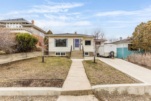 262 5 Street SE Medicine Hat, AB T1A 0M6