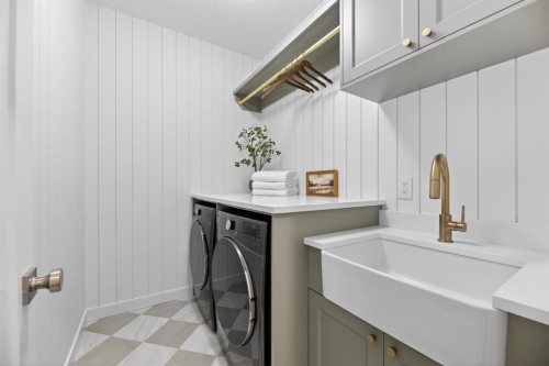 33080 Range Road 61, Rural Mountain View County, AB - Indoor Photo Showing Laundry Room