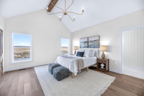 33080 Range Road 61, Rural Mountain View County, AB - Indoor Photo Showing Bedroom