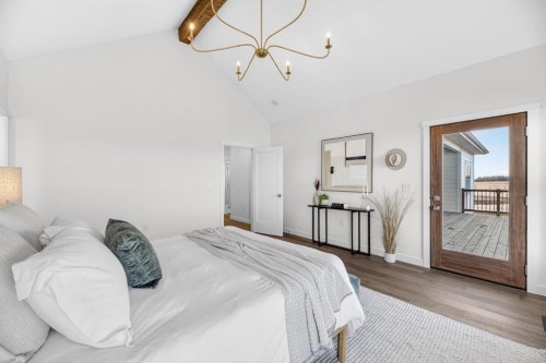 33080 Range Road 61, Rural Mountain View County, AB - Indoor Photo Showing Bedroom