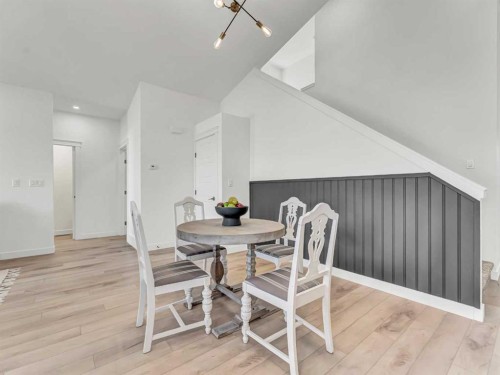 32 Somerside Way Se, Medicine Hat, AB - Indoor Photo Showing Dining Room