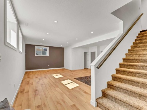 32 Somerside Way Se, Medicine Hat, AB - Indoor Photo Showing Other Room