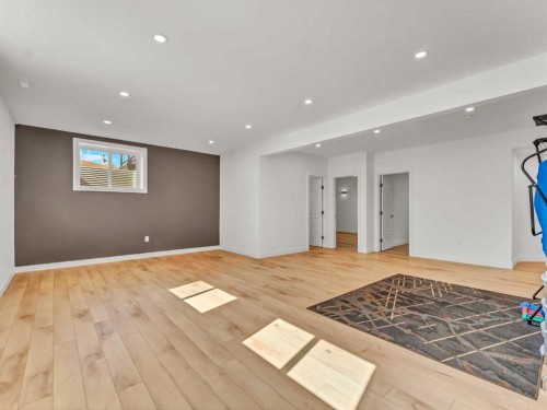 32 Somerside Way Se, Medicine Hat, AB - Indoor Photo Showing Other Room