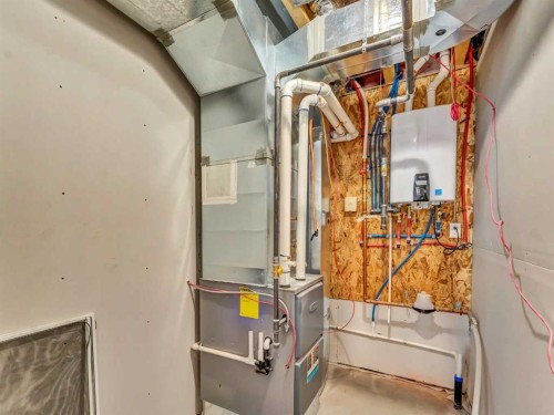 32 Somerside Way Se, Medicine Hat, AB - Indoor Photo Showing Basement