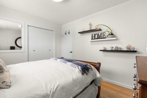 34 Campbell Crescent Se, Medicine Hat, AB - Indoor Photo Showing Bedroom