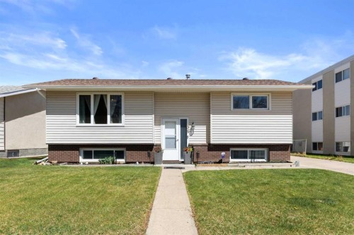 34 Campbell Crescent SE Medicine Hat, AB T1B 1J8