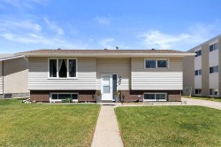 34 Campbell Crescent SEMedicine Hat, AB T1B 1J8