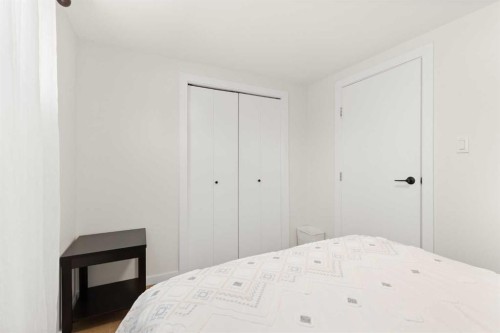 34 Campbell Crescent Se, Medicine Hat, AB - Indoor Photo Showing Bedroom