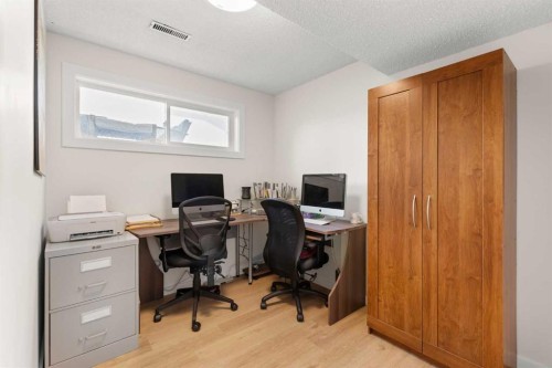 34 Campbell Crescent Se, Medicine Hat, AB - Indoor Photo Showing Office