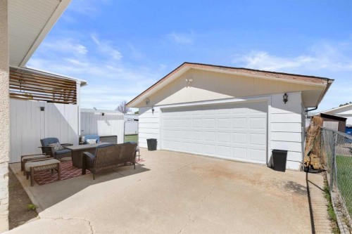 34 Campbell Crescent Se, Medicine Hat, AB - Outdoor With Exterior
