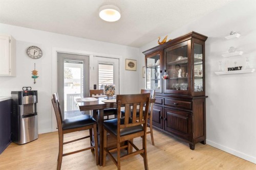 34 Campbell Crescent Se, Medicine Hat, AB - Indoor Photo Showing Dining Room