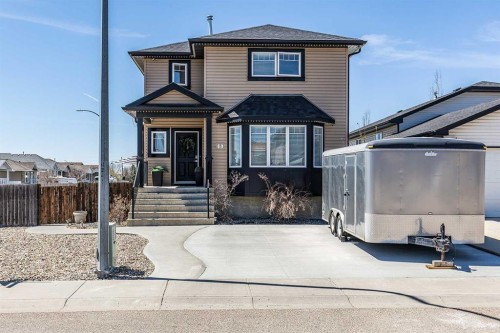8 Terrace Circle NE Medicine Hat, AB T1C 2B8