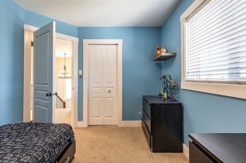 8 Terrace Circle Ne, Medicine Hat, AB - Indoor Photo Showing Bedroom