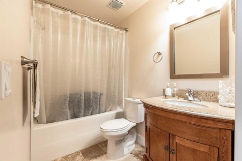 8 Terrace Circle Ne, Medicine Hat, AB - Indoor Photo Showing Bathroom