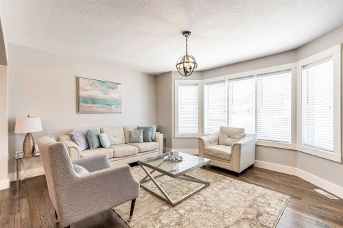 8 Terrace Circle Ne, Medicine Hat, AB - Indoor Photo Showing Living Room