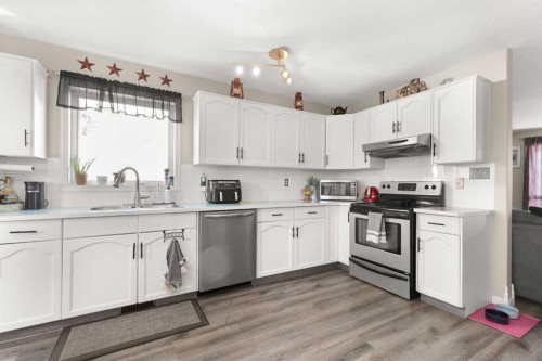 241 Upland Boulevard West, Brooks, AB - Indoor Photo Showing Kitchen