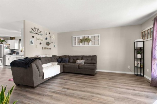 241 Upland Boulevard West, Brooks, AB - Indoor Photo Showing Living Room