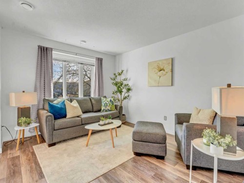 280 Northlands Pointe Ne, Medicine Hat, AB - Indoor Photo Showing Living Room