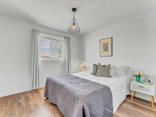 280 Northlands Pointe Ne, Medicine Hat, AB - Indoor Photo Showing Bedroom