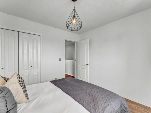 280 Northlands Pointe Ne, Medicine Hat, AB - Indoor Photo Showing Bedroom